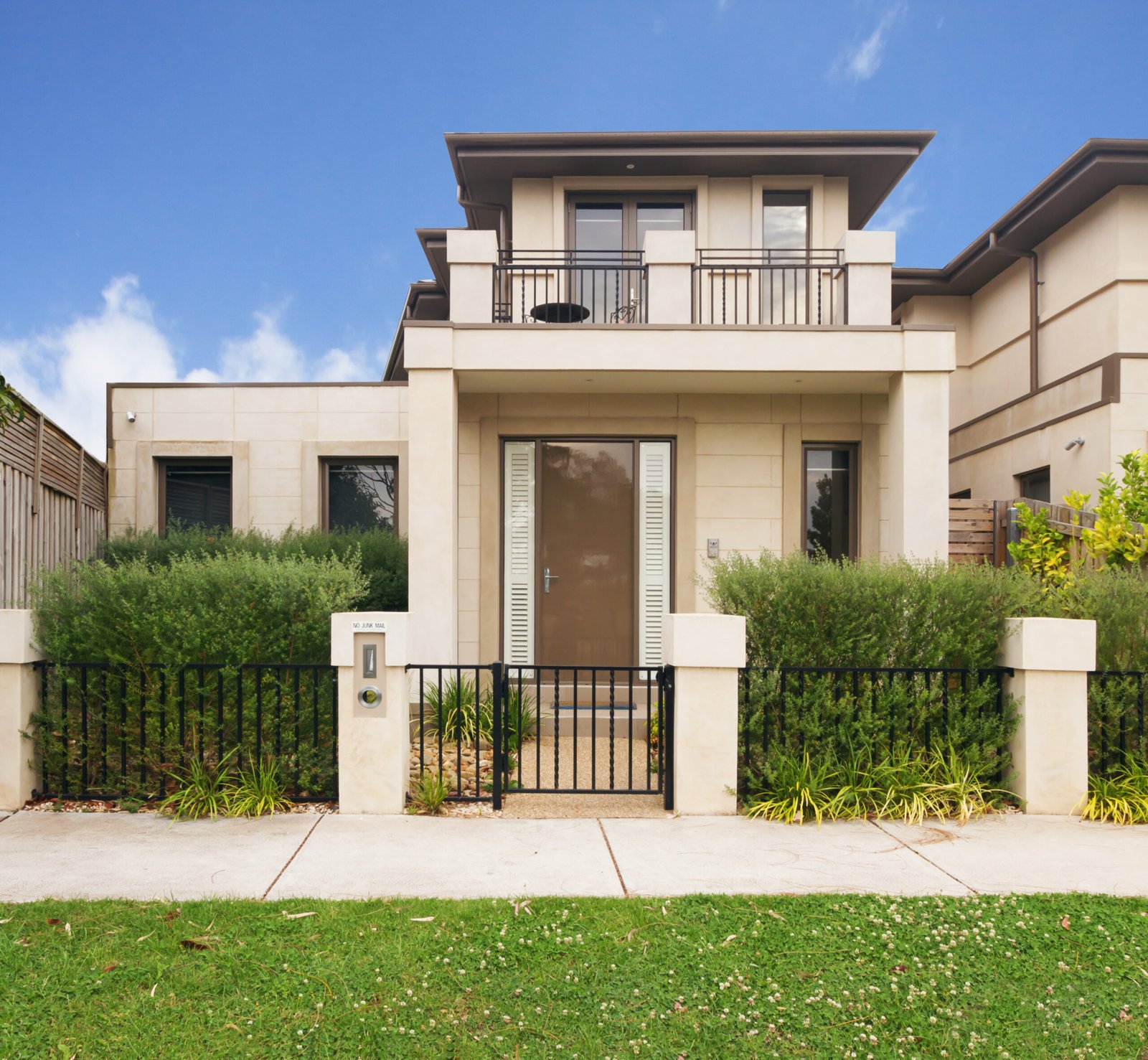 2018 03 28 La Maison Du Bonheur Featured 1 Scaled