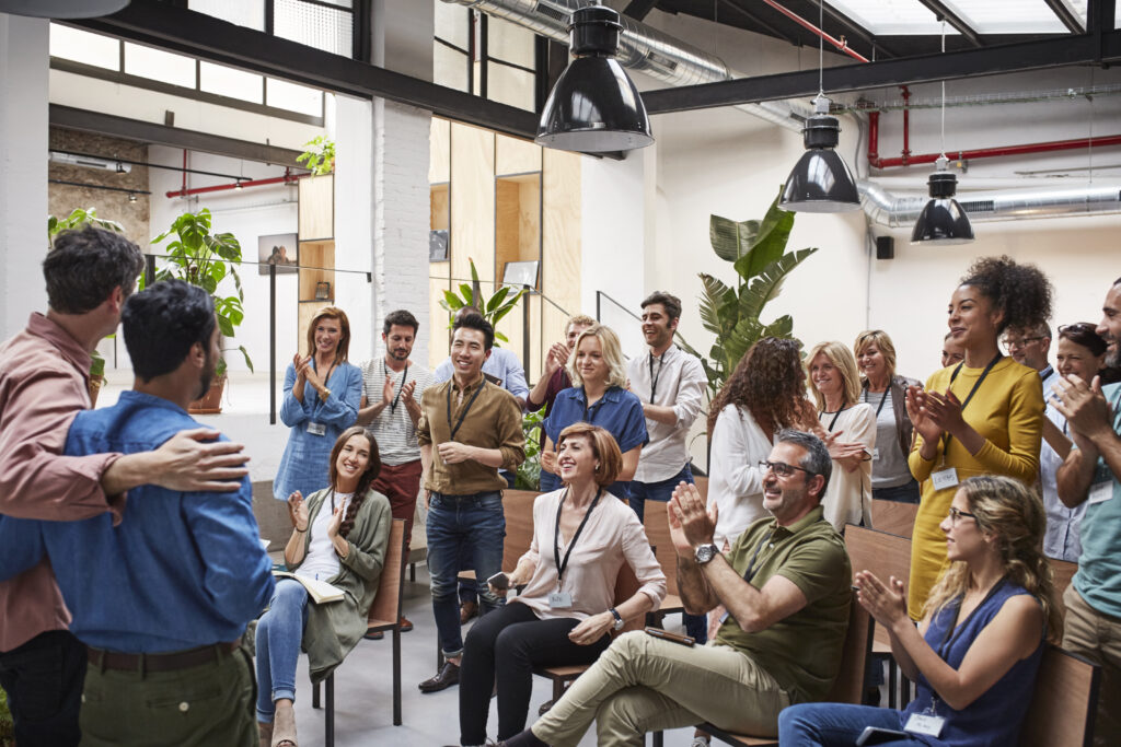 Fatigue, stress, détresse business people applauding after presentation