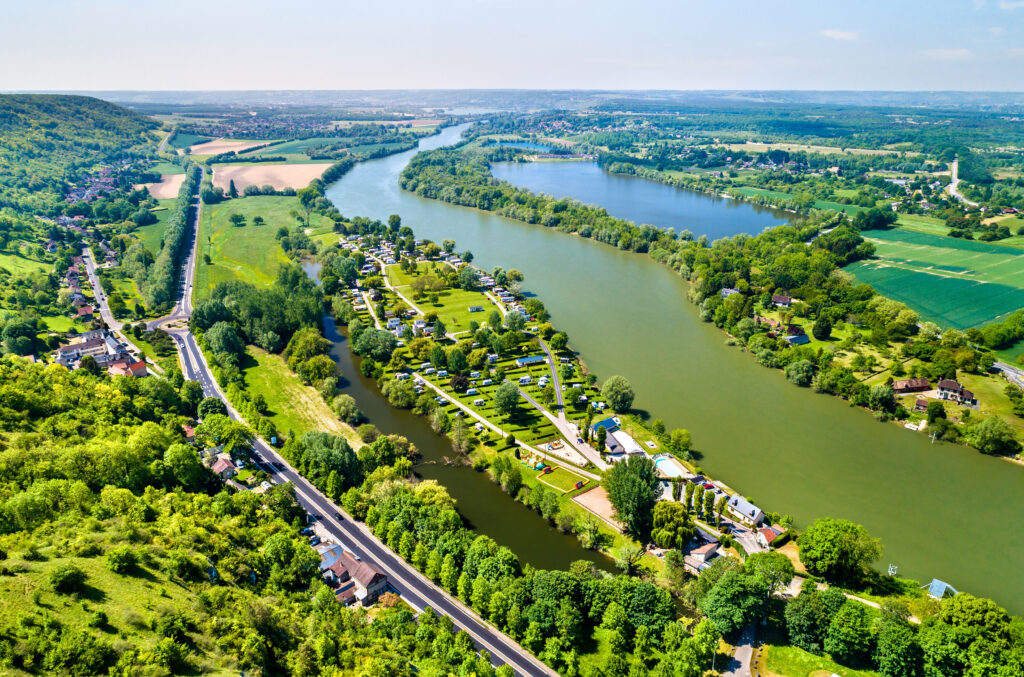 Étapes pour prendre soin de nous view of the seine river at chateau gaillard in normandy, france